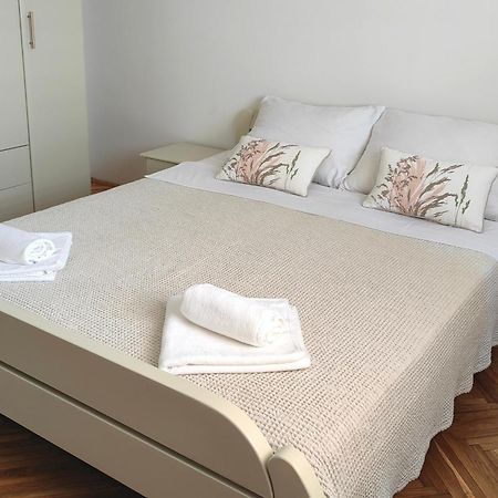 Orient Apartman Sremska Kamenica Exteriör bild